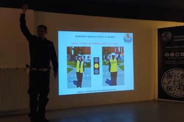 Policjanci gośćmi mobilnego infopunktu dla cudzoziemców