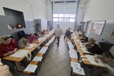 Kreatywnie i ekologicznie – międzypokoleniowe warsztaty malowania eko–toreb w Bonikowie