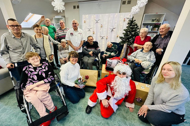 Świąteczne mydełka z sercem – młodzież dla DPS w Jarogniewicach